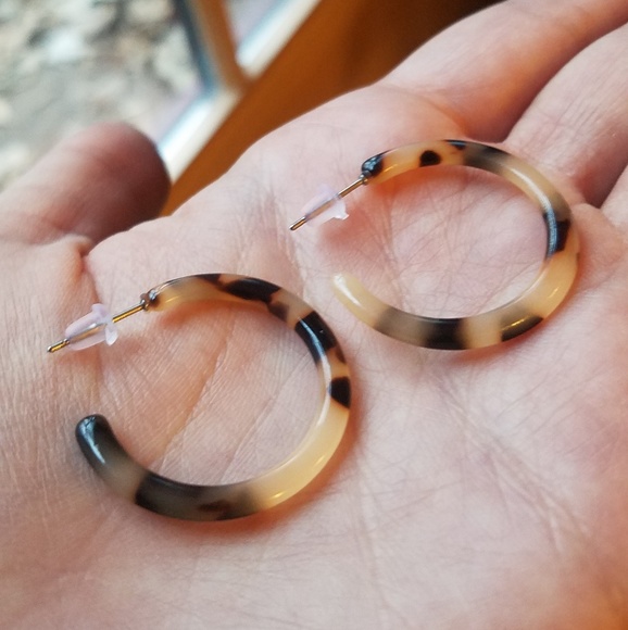 NWOT Tortoise Shell Leopard Hoop Earrings - Picture 8 of 9